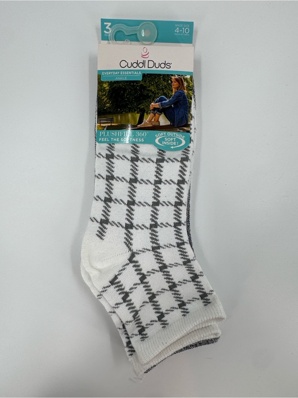 NWT Cuddl Duds White & Gray Plaid Ankle Socks - 3 Pack Shoe Size 4-10